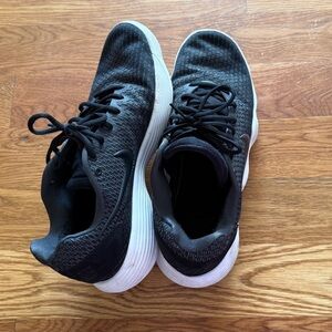 Nike. Men’s Hyperdunk Basketball sneakers. Black and white.